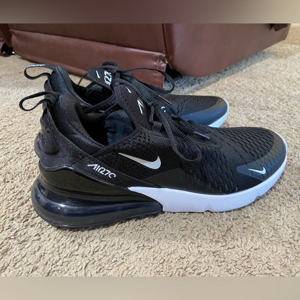 Nike Air Max 270 Women's Size 10.5 Black Anthracite White Run Sneaker AH6789-001